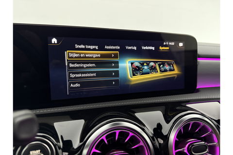 Mercedes-Benz A-Klasse 180 AMG Pano Sfeer LED Virtual Clima Cruise Camera Carplay Navi PDC 19"LMV