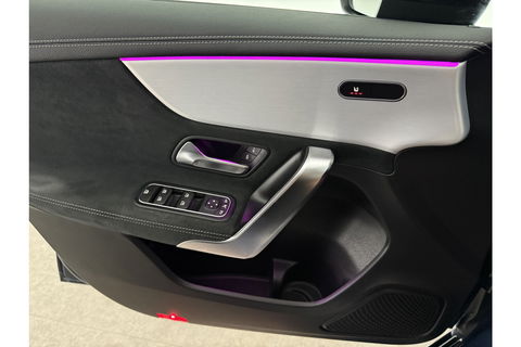 Mercedes-Benz A-Klasse 180 AMG Pano Sfeer LED Virtual Clima Cruise Camera Carplay Navi PDC 19"LMV