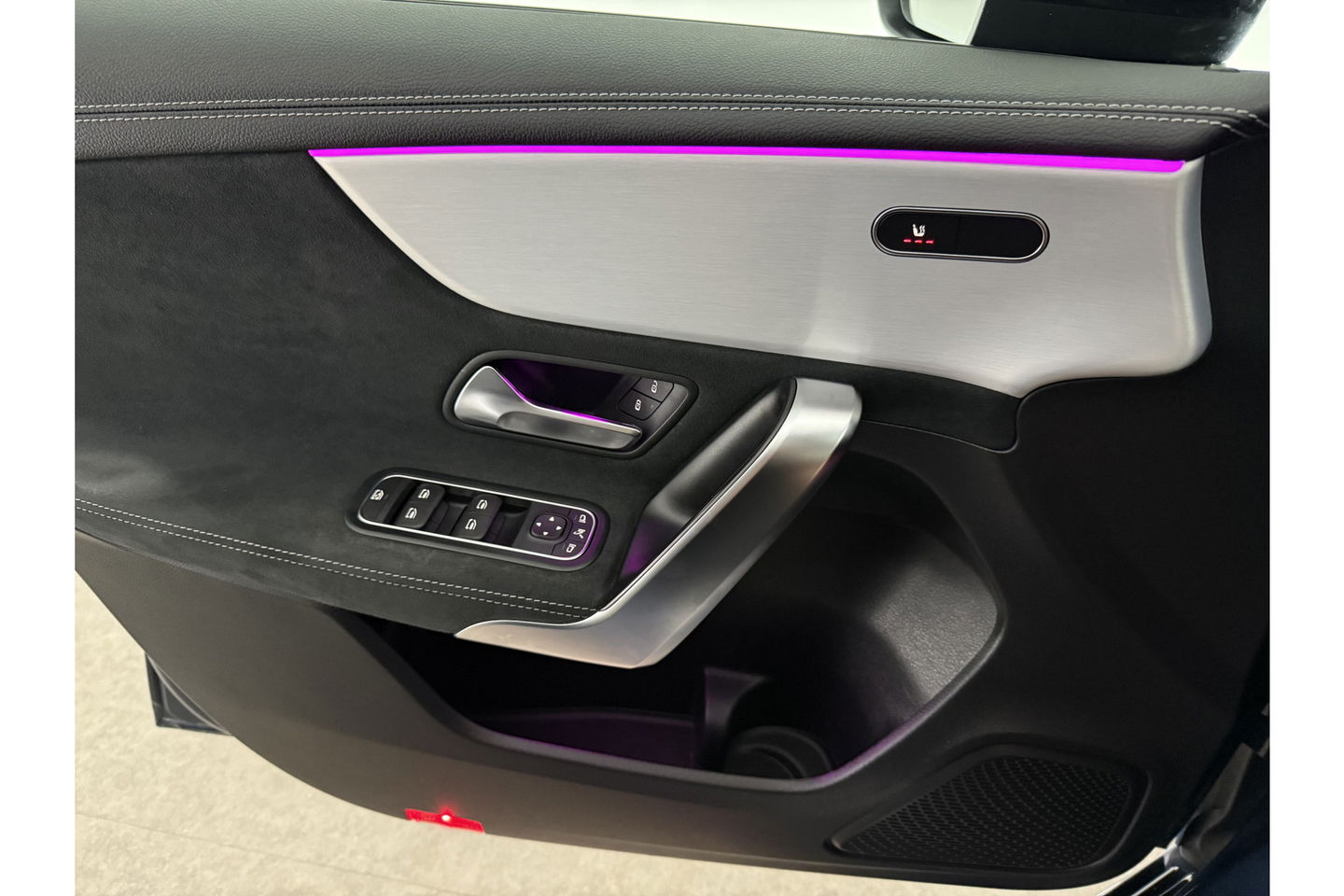 Mercedes-Benz A-Klasse 180 AMG Pano Sfeer LED Virtual Clima Cruise Camera Carplay Navi PDC 19"LMV