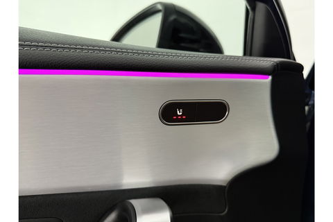 Mercedes-Benz A-Klasse 180 AMG Pano Sfeer LED Virtual Clima Cruise Camera Carplay Navi PDC 19"LMV