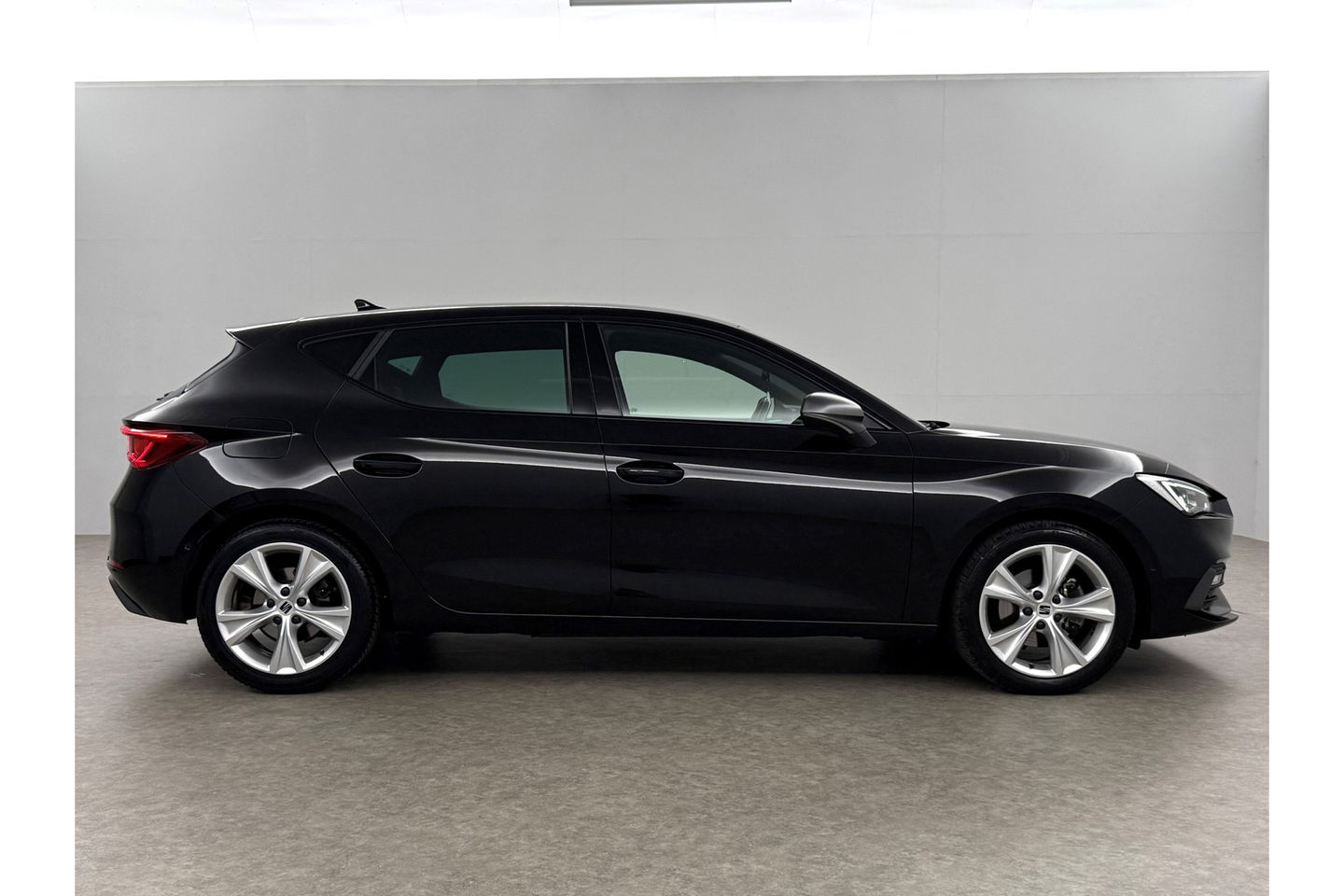 SEAT Leon 1.5 eTSI FR Launch Edition 150PK Sfeer LED Clima Cruise Carplay Camera Virtual Navi PDC 17"LMV