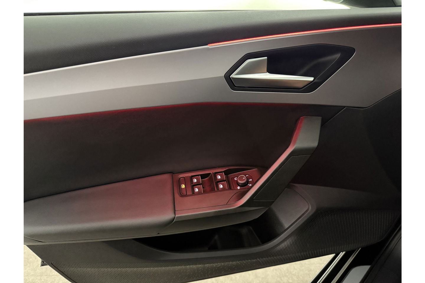 SEAT Leon 1.5 eTSI FR Launch Edition 150PK Sfeer LED Clima Cruise Carplay Camera Virtual Navi PDC 17"LMV