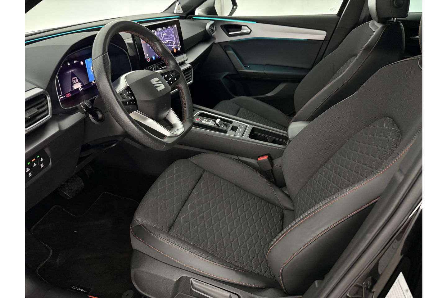SEAT Leon 1.5 eTSI FR Launch Edition 150PK Sfeer LED Clima Cruise Carplay Camera Virtual Navi PDC 17"LMV