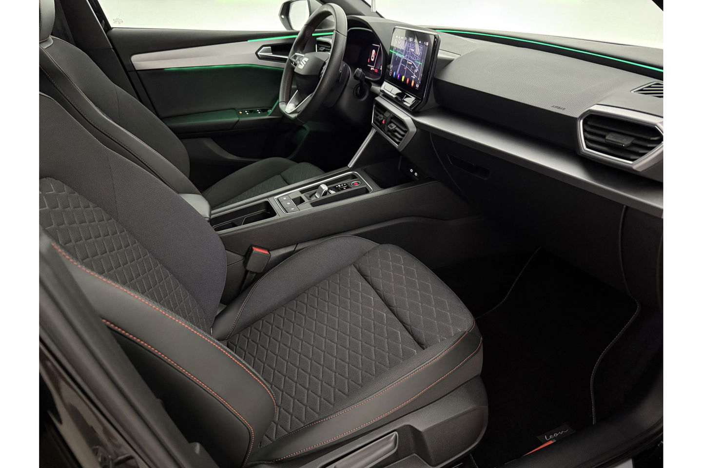 SEAT Leon 1.5 eTSI FR Launch Edition 150PK Sfeer LED Clima Cruise Carplay Camera Virtual Navi PDC 17"LMV
