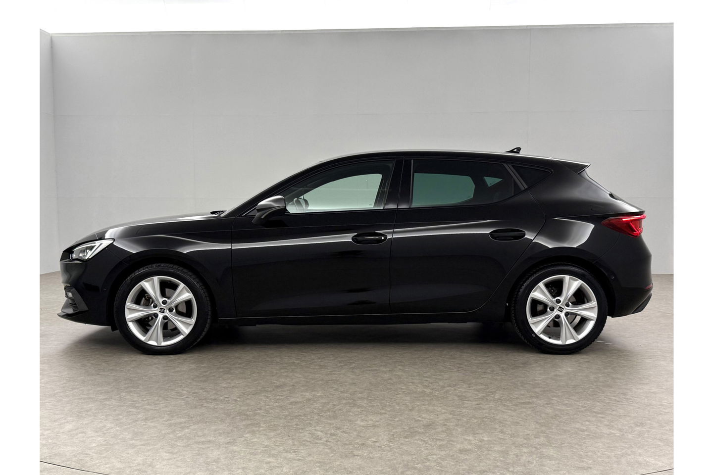 SEAT Leon 1.5 eTSI FR Launch Edition 150PK Sfeer LED Clima Cruise Carplay Camera Virtual Navi PDC 17"LMV