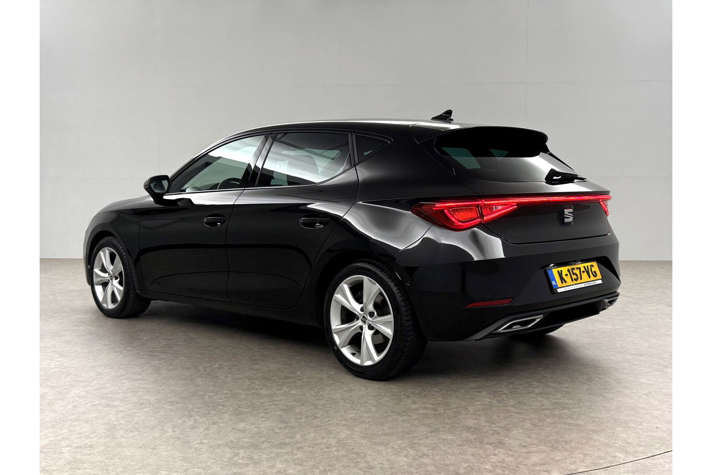 SEAT Leon 1.5 eTSI FR Launch Edition 150PK Sfeer LED Clima Cruise Carplay Camera Virtual Navi PDC 17"LMV