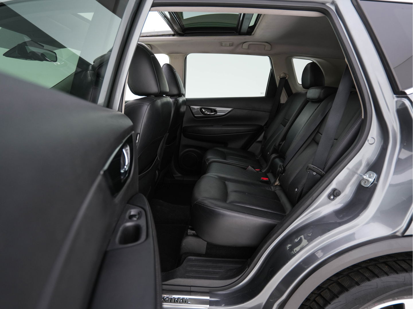 Nissan X-Trail 1.6 dCi Tekna Aut. *PANO | LUXURY-LEATHER | LED-LIGHTS | TOP-VIEW | JBL-AUDIO | BLINDSPOT | KEYLESS | HEATED-COMFORT-SEATS | NAVI-FULLMAP | 19''ALU*