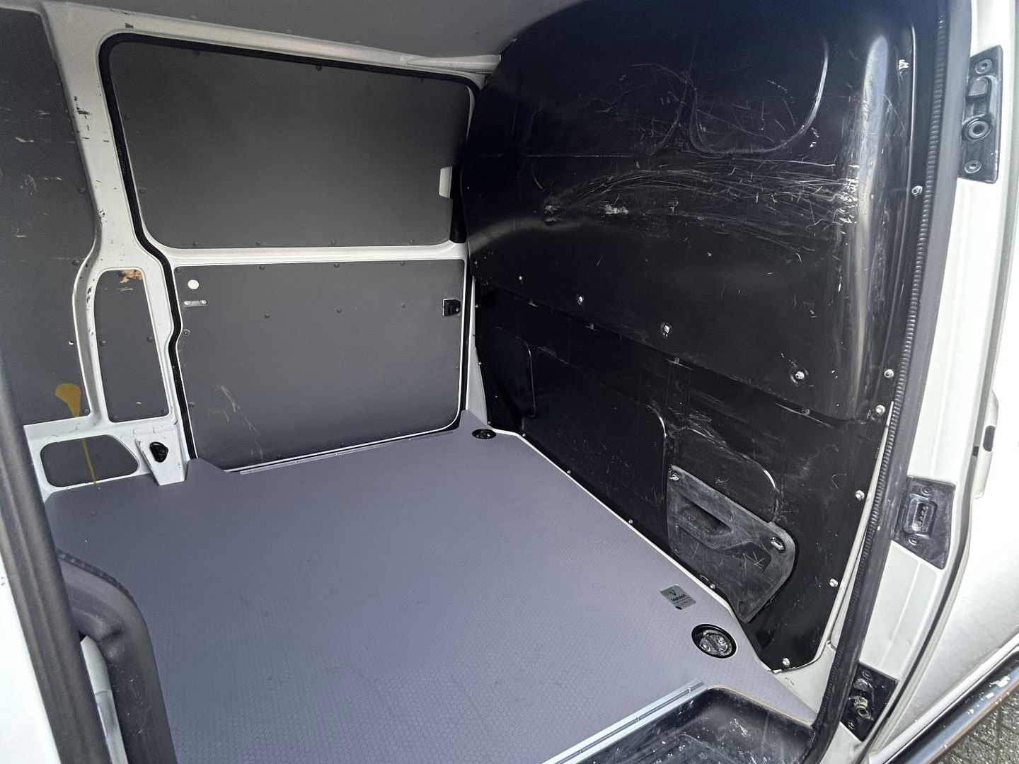 Volkswagen Transporter 2.0TDI L2H1 | 2x Schuifdeur | 18 inch LMV | Stoelverwarming