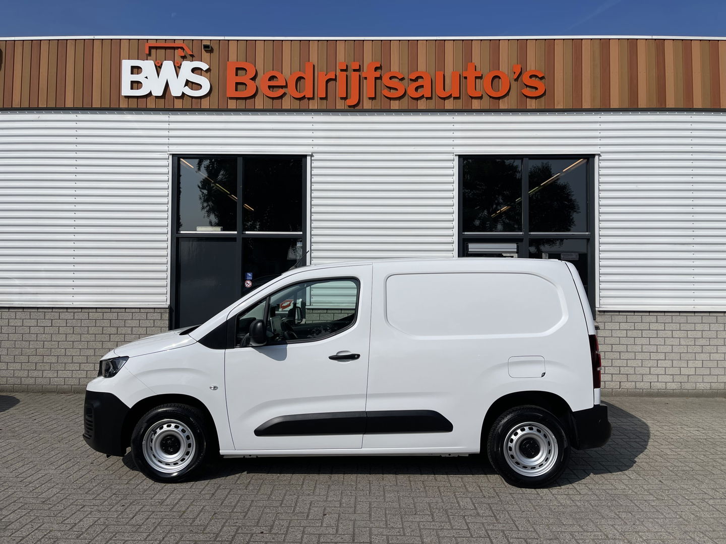 Peugeot Partner 1.5 BlueHDI Premium / vaste prijs rijklaar € 12.450 ex btw / lease vanaf € 210 / Apple Carplay Android Auo / airco / cruise / armsteun / euro 6 diesel / bpm vrij !