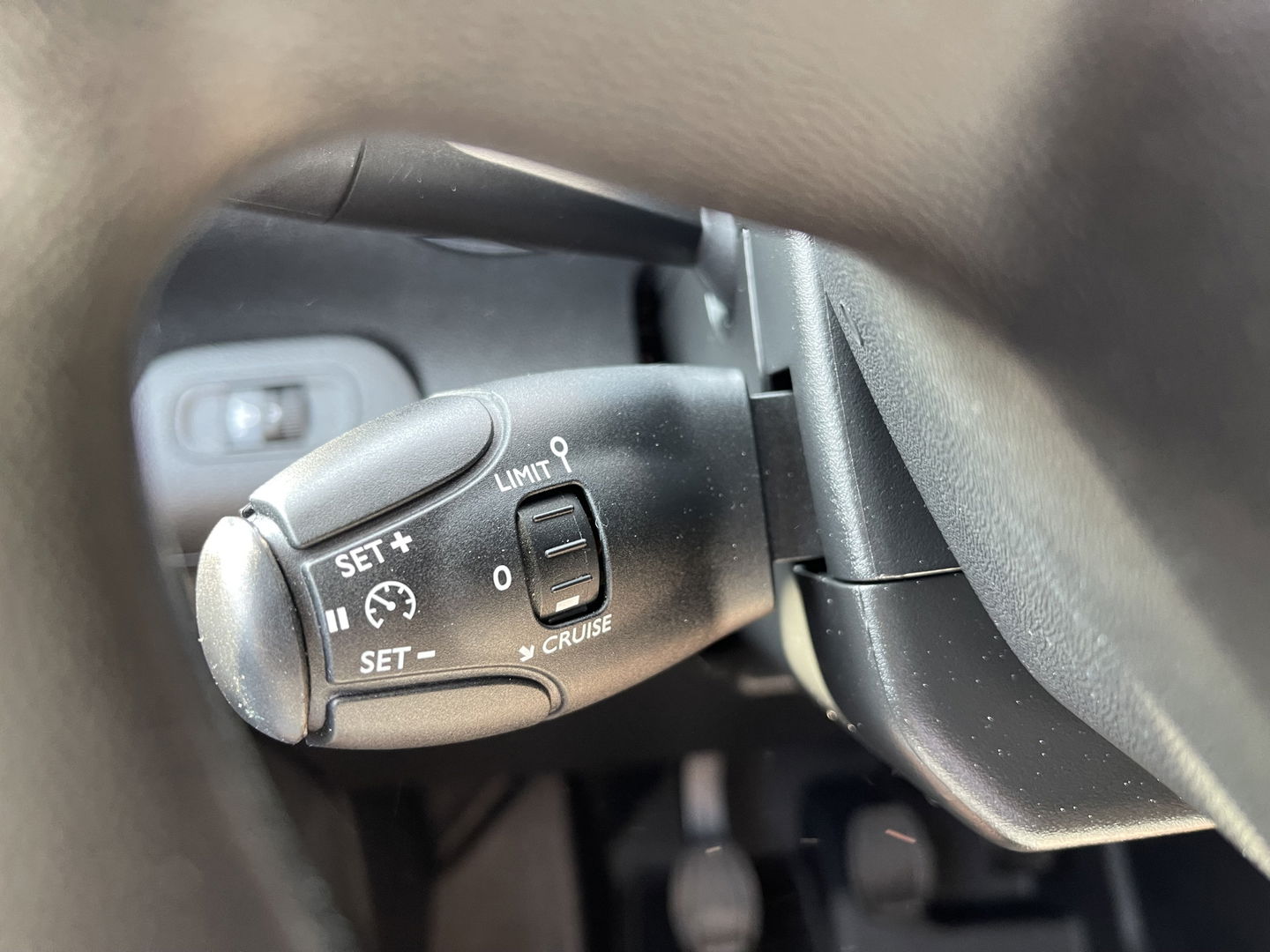 Peugeot Partner 1.5 BlueHDI Premium / vaste prijs rijklaar € 12.450 ex btw / lease vanaf € 210 / Apple Carplay Android Auo / airco / cruise / armsteun / euro 6 diesel / bpm vrij !