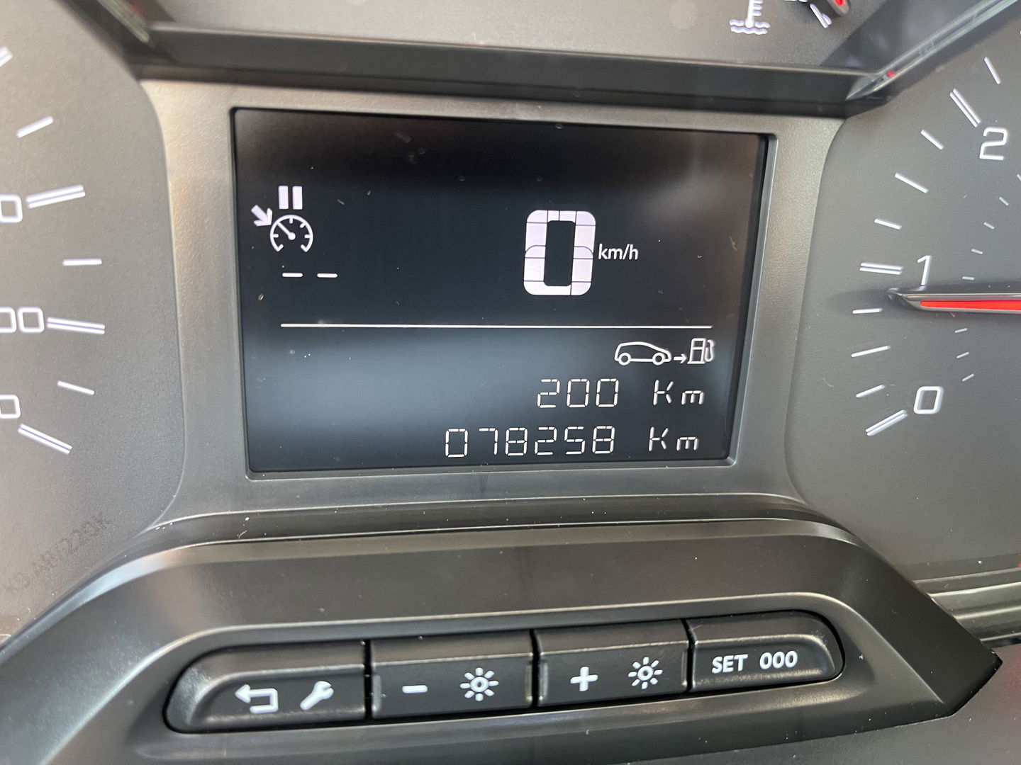 Peugeot Partner 1.5 BlueHDI Premium / vaste prijs rijklaar € 12.450 ex btw / lease vanaf € 210 / Apple Carplay Android Auo / airco / cruise / armsteun / euro 6 diesel / bpm vrij !