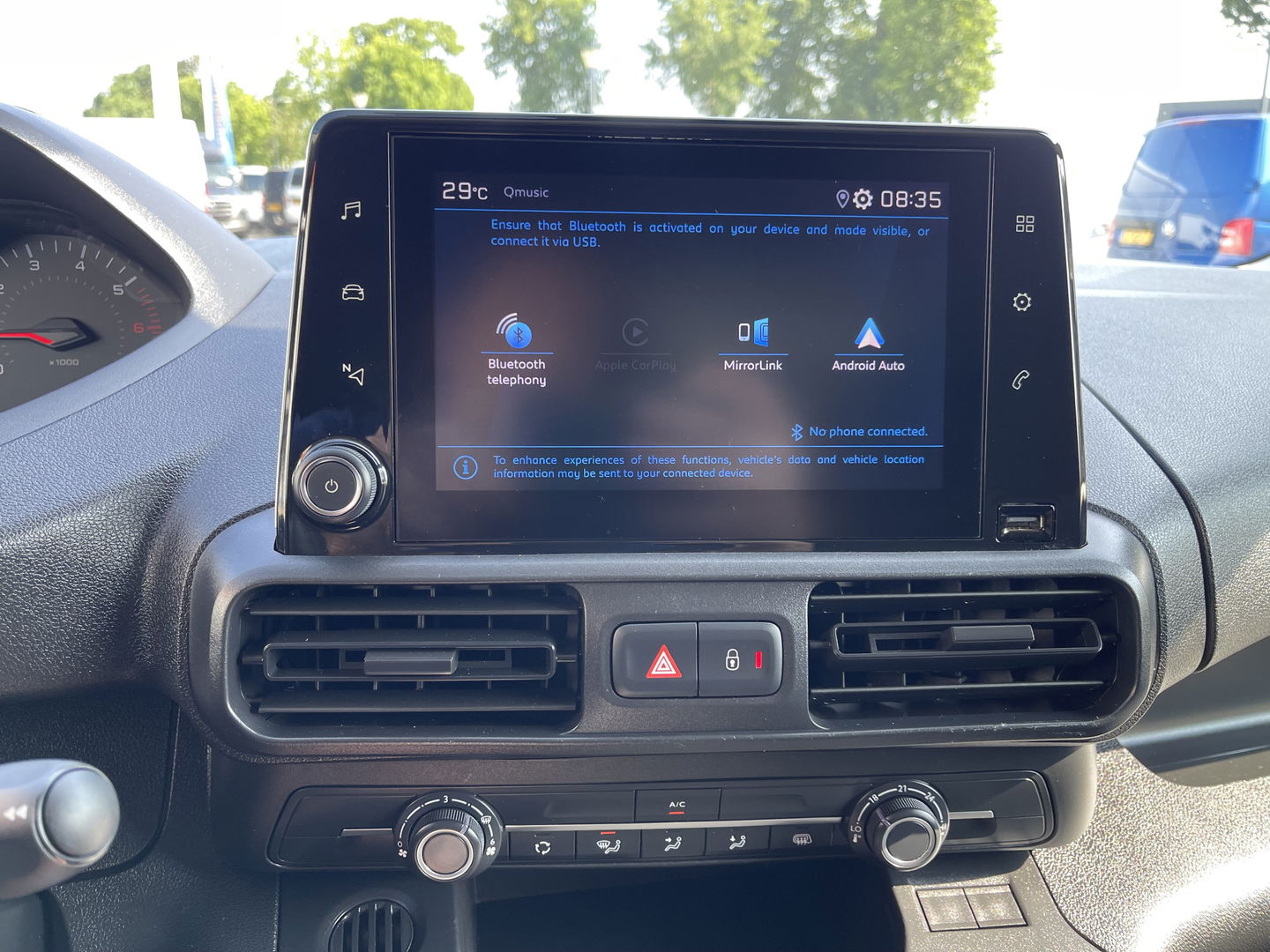 Peugeot Partner 1.5 BlueHDI Premium / vaste prijs rijklaar € 12.450 ex btw / lease vanaf € 210 / Apple Carplay Android Auo / airco / cruise / armsteun / euro 6 diesel / bpm vrij !