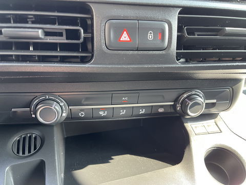Peugeot Partner 1.5 BlueHDI Premium / vaste prijs rijklaar € 12.450 ex btw / lease vanaf € 210 / Apple Carplay Android Auo / airco / cruise / armsteun / euro 6 diesel / bpm vrij !