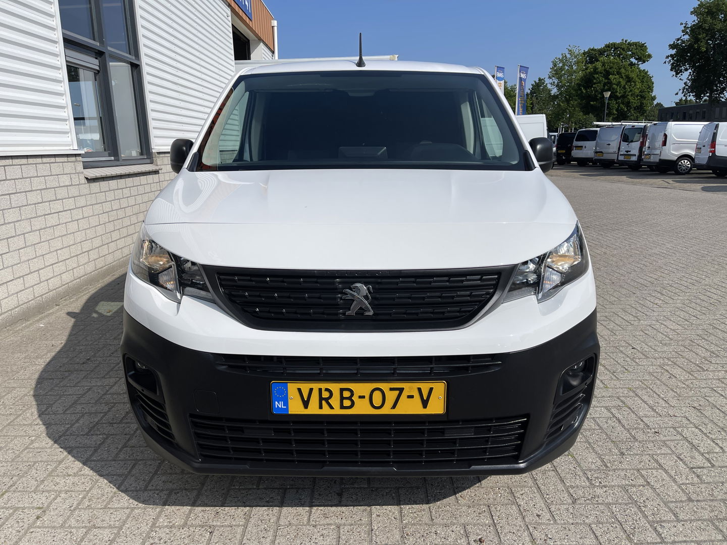 Peugeot Partner 1.5 BlueHDI Premium / vaste prijs rijklaar € 12.450 ex btw / lease vanaf € 210 / Apple Carplay Android Auo / airco / cruise / armsteun / euro 6 diesel / bpm vrij !