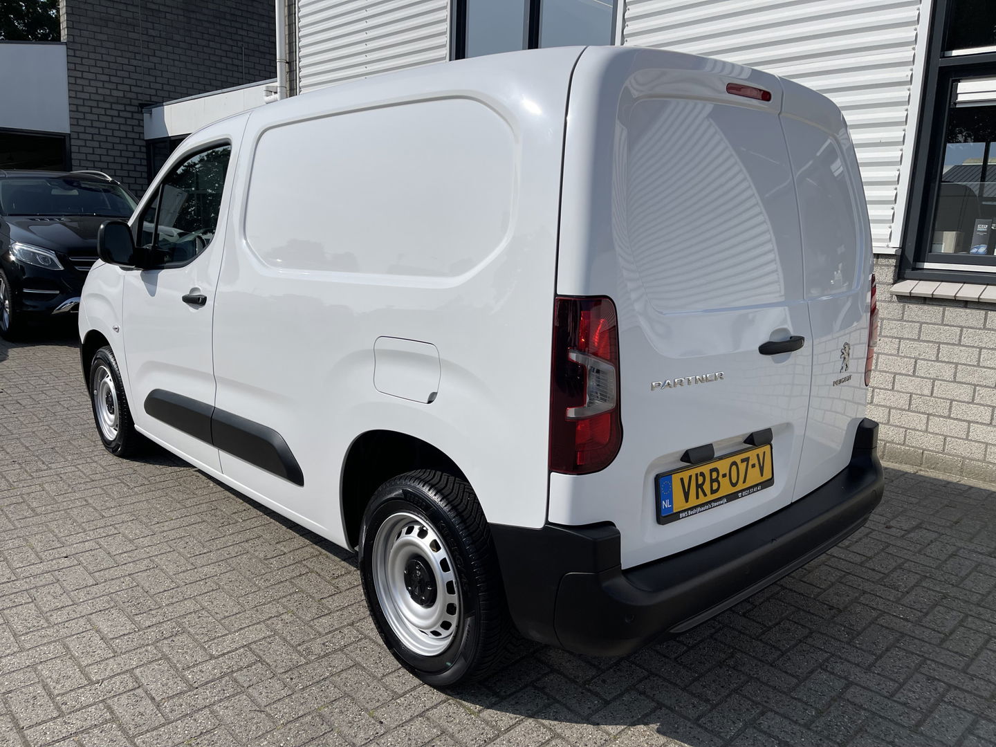 Peugeot Partner 1.5 BlueHDI Premium / vaste prijs rijklaar € 12.450 ex btw / lease vanaf € 210 / Apple Carplay Android Auo / airco / cruise / armsteun / euro 6 diesel / bpm vrij !