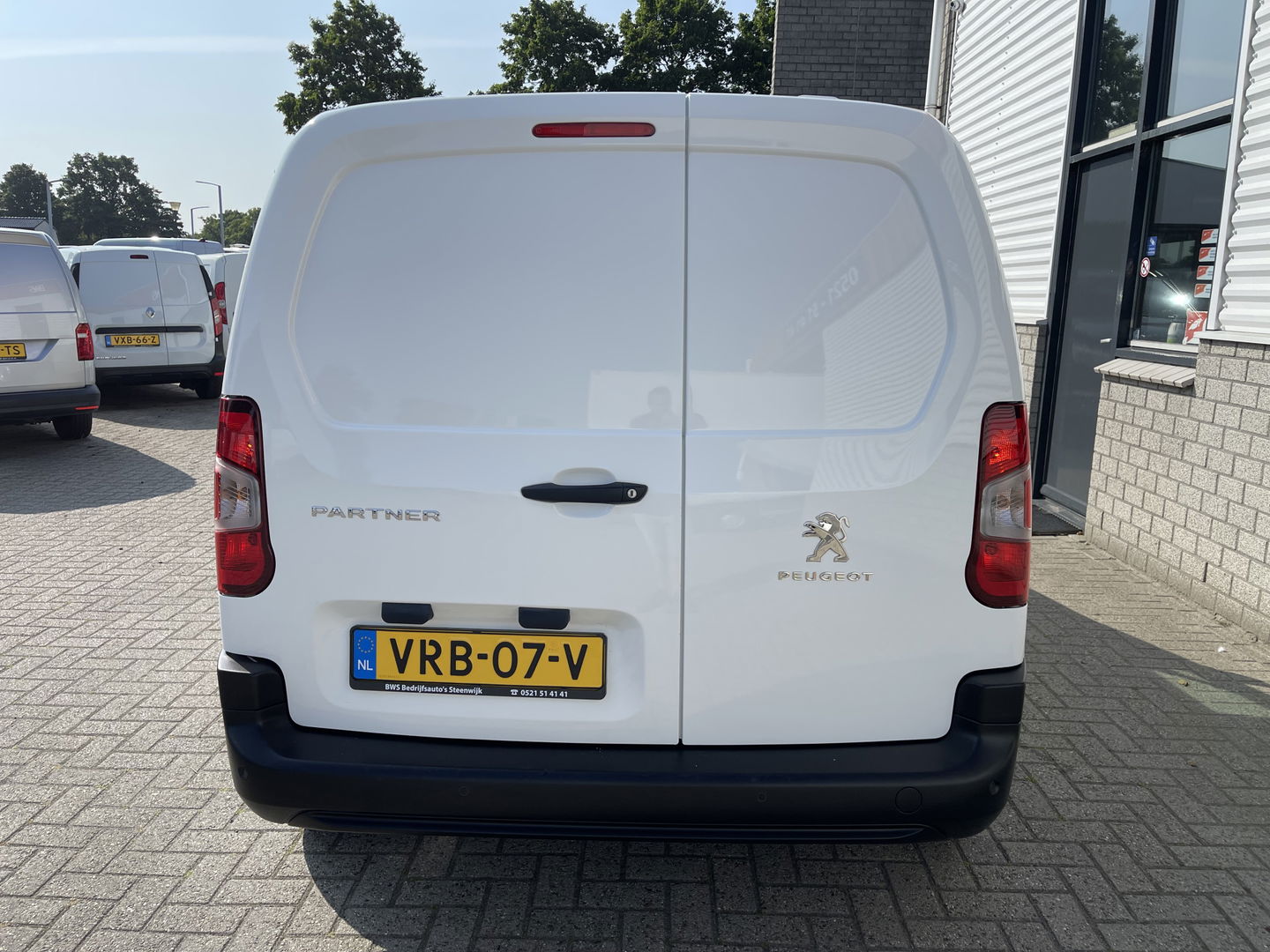Peugeot Partner 1.5 BlueHDI Premium / vaste prijs rijklaar € 12.450 ex btw / lease vanaf € 210 / Apple Carplay Android Auo / airco / cruise / armsteun / euro 6 diesel / bpm vrij !