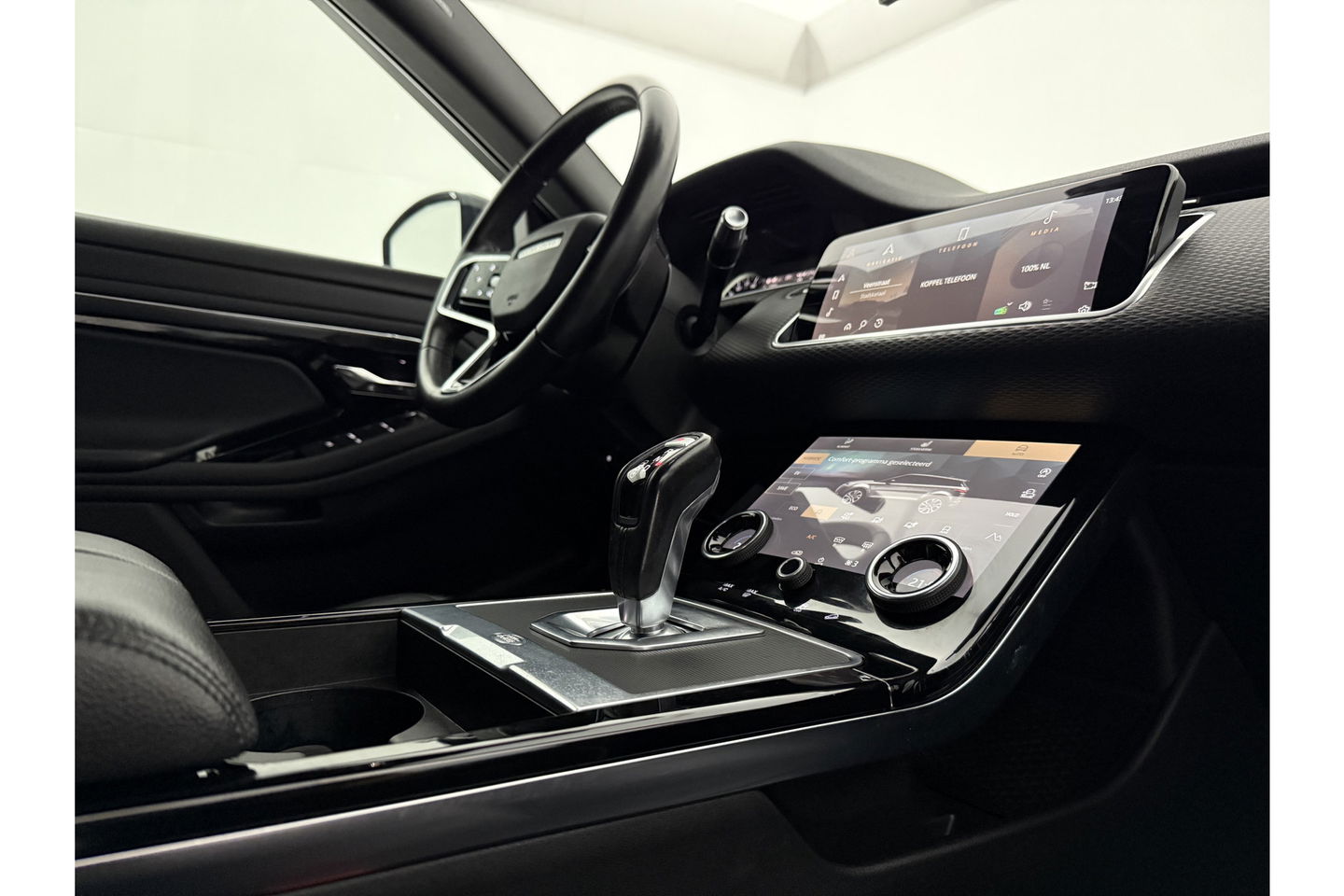 Land Rover Range Rover Evoque 1.5 P300E AWD 309PK R-Dynamic S 360 Camera LED Carplay Trekhaak Navigatie Virtual Leder PDC 20"LMV