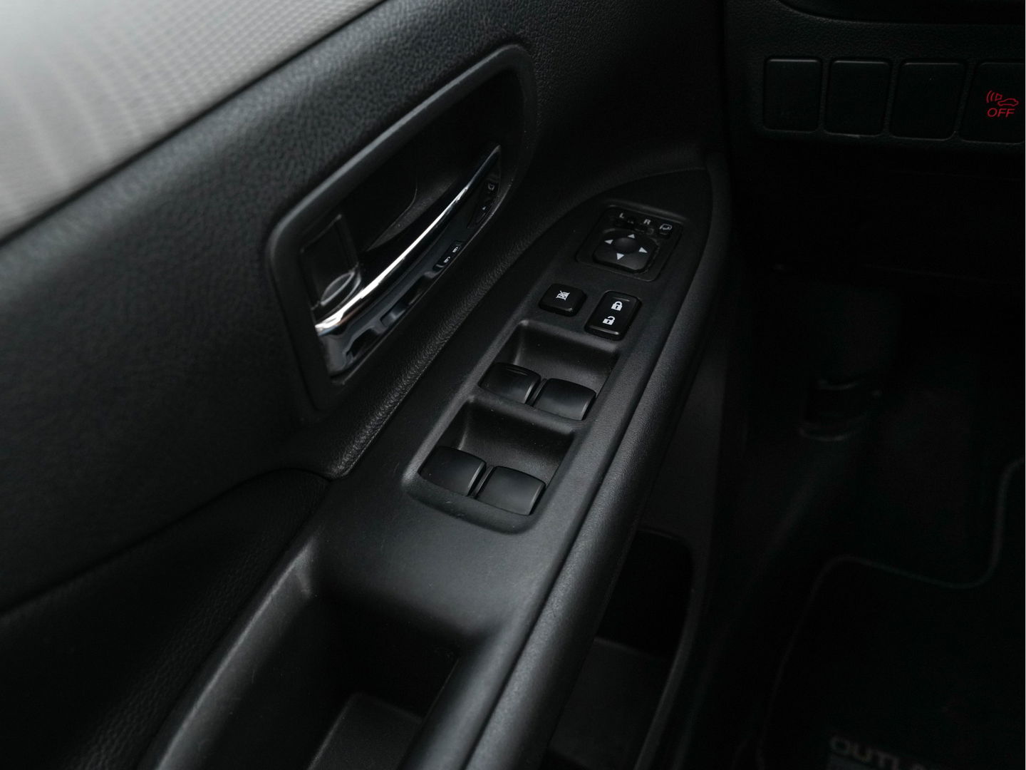 Mitsubishi Outlander 2.0 PHEV Instyle AWD Aut. *PANO | XENON | LUXURY-LEATHER | NAVI-FULLMAP | DAB+ | KEYLESS | CAMERA | HEATED-COMFORTSEATS | ROCKFORD-AUDIO | ECC | SHIFT-PADDLES | LANE-ASSIST | CRUISE | TOWBAR | 18"ALU*