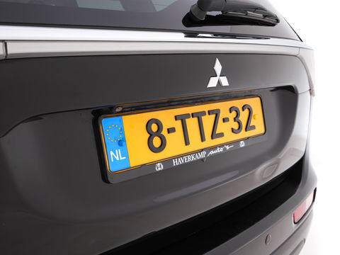 Mitsubishi Outlander 2.0 PHEV Instyle AWD Aut. *PANO | XENON | LUXURY-LEATHER | NAVI-FULLMAP | DAB+ | KEYLESS | CAMERA | HEATED-COMFORTSEATS | ROCKFORD-AUDIO | ECC | SHIFT-PADDLES | LANE-ASSIST | CRUISE | TOWBAR | 18"ALU*