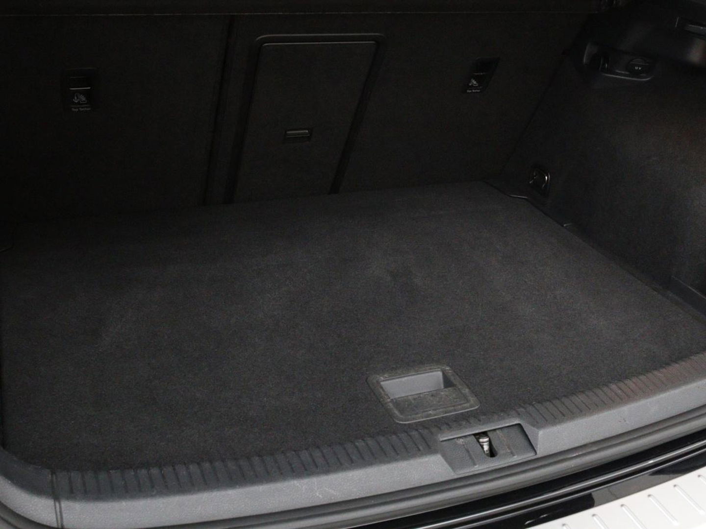 Volkswagen Golf 1.0 TSI Business Edition Connected | Camera | Cruise control | Carplay | Climate control | Navigatie | Bleutooth