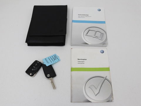 Volkswagen Golf 1.0 TSI Business Edition Connected | Camera | Cruise control | Carplay | Climate control | Navigatie | Bleutooth