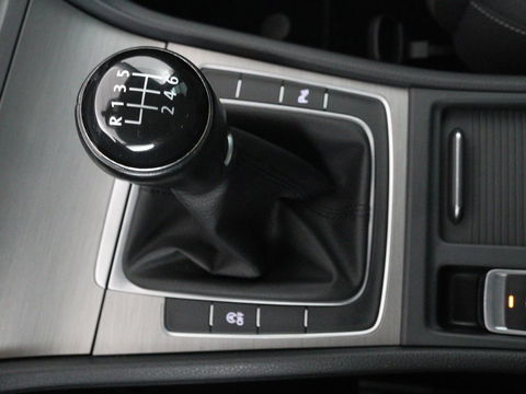 Volkswagen Golf 1.0 TSI Business Edition Connected | Camera | Cruise control | Carplay | Climate control | Navigatie | Bleutooth