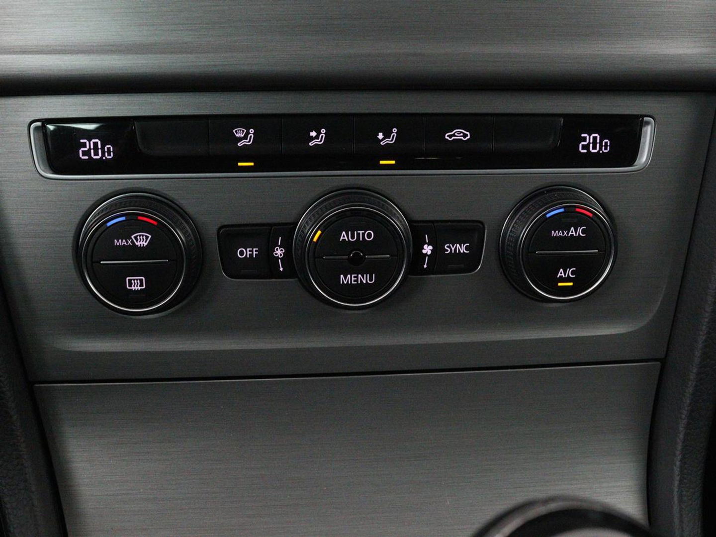 Volkswagen Golf 1.0 TSI Business Edition Connected | Camera | Cruise control | Carplay | Climate control | Navigatie | Bleutooth