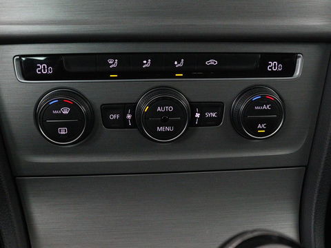 Volkswagen Golf 1.0 TSI Business Edition Connected | Camera | Cruise control | Carplay | Climate control | Navigatie | Bleutooth