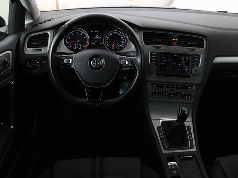 Volkswagen Golf 1.0 TSI Business Edition Connected | Camera | Cruise control | Carplay | Climate control | Navigatie | Bleutooth
