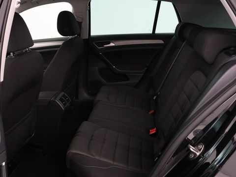Volkswagen Golf 1.0 TSI Business Edition Connected | Camera | Cruise control | Carplay | Climate control | Navigatie | Bleutooth