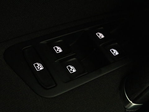 Volkswagen Golf 1.0 TSI Business Edition Connected | Camera | Cruise control | Carplay | Climate control | Navigatie | Bleutooth
