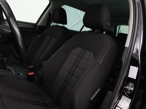 Volkswagen Golf 1.0 TSI Business Edition Connected | Camera | Cruise control | Carplay | Climate control | Navigatie | Bleutooth