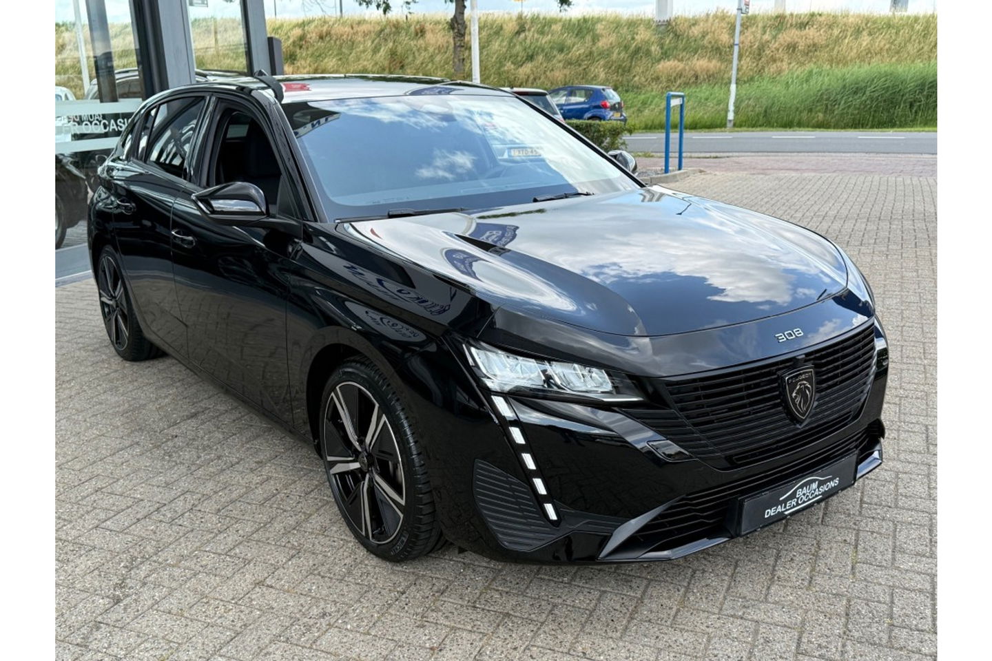 Peugeot 308 1.2 PURETECH 110PK ALLUREPACK CLIMA NAVI CARPLAY PDC.