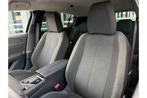 Peugeot 308 1.2 PURETECH 110PK ALLUREPACK CLIMA NAVI CARPLAY PDC.