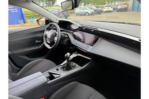 Peugeot 308 1.2 PURETECH 110PK ALLUREPACK CLIMA NAVI CARPLAY PDC.