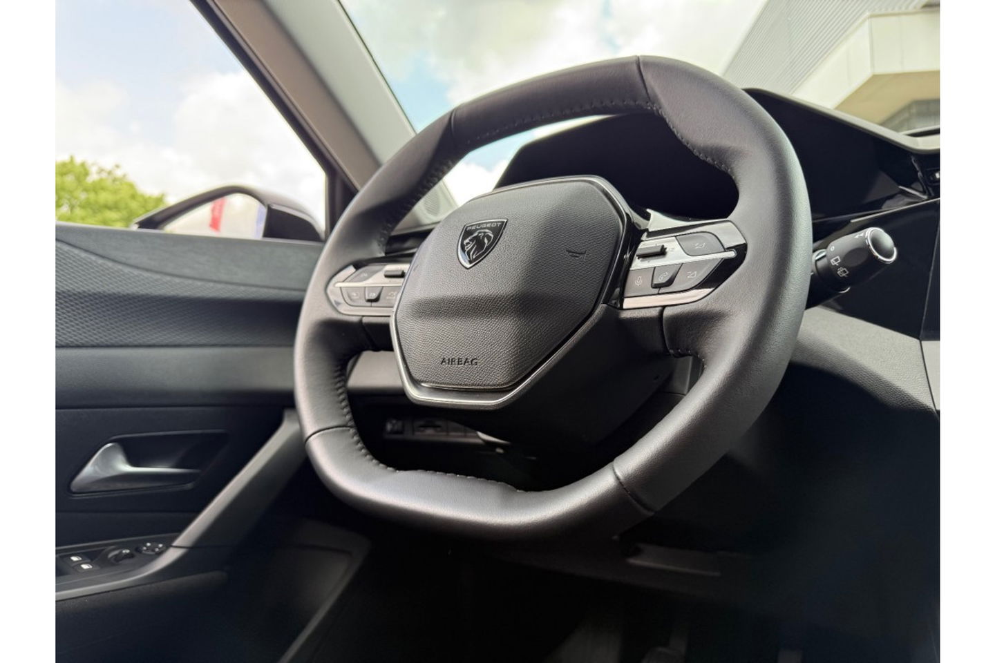 Peugeot 308 1.2 PURETECH 110PK ALLUREPACK CLIMA NAVI CARPLAY PDC.