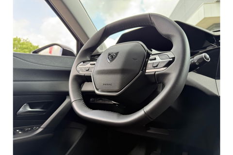 Peugeot 308 1.2 PURETECH 110PK ALLUREPACK CLIMA NAVI CARPLAY PDC.