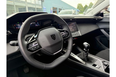 Peugeot 308 1.2 PURETECH 110PK ALLUREPACK CLIMA NAVI CARPLAY PDC.