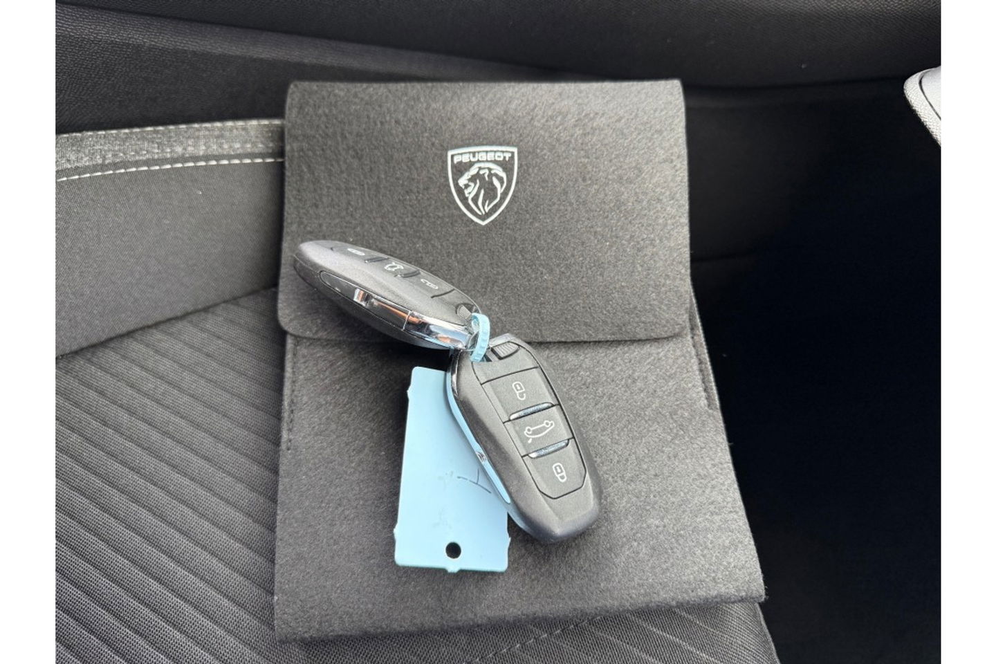 Peugeot 308 1.2 PURETECH 110PK ALLUREPACK CLIMA NAVI CARPLAY PDC.