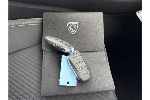 Peugeot 308 1.2 PURETECH 110PK ALLUREPACK CLIMA NAVI CARPLAY PDC.