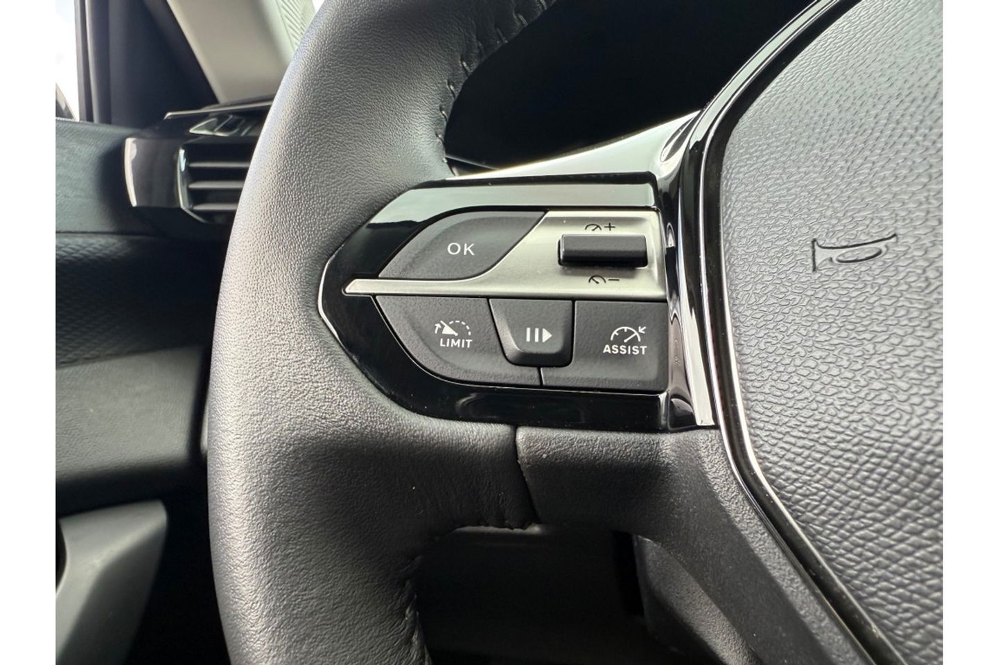 Peugeot 308 1.2 PURETECH 110PK ALLUREPACK CLIMA NAVI CARPLAY PDC.