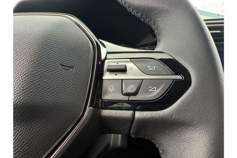 Peugeot 308 1.2 PURETECH 110PK ALLUREPACK CLIMA NAVI CARPLAY PDC.