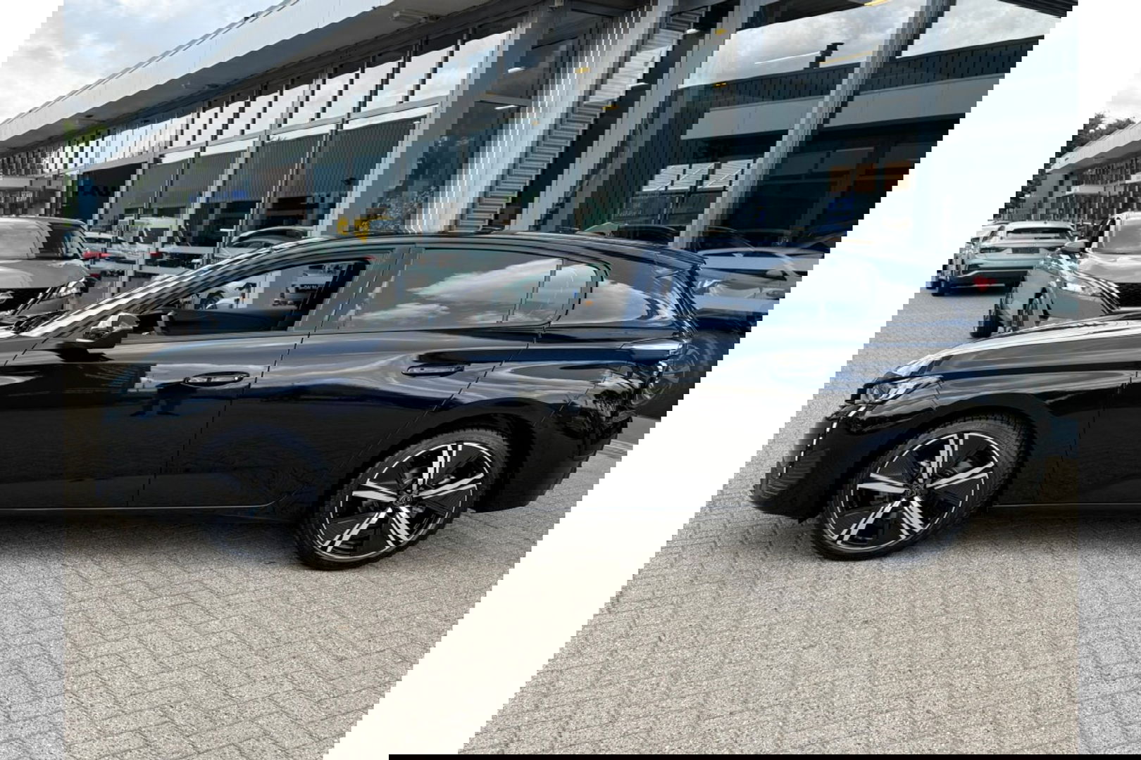 Peugeot 308 1.2 PURETECH 110PK ALLUREPACK CLIMA NAVI CARPLAY PDC.