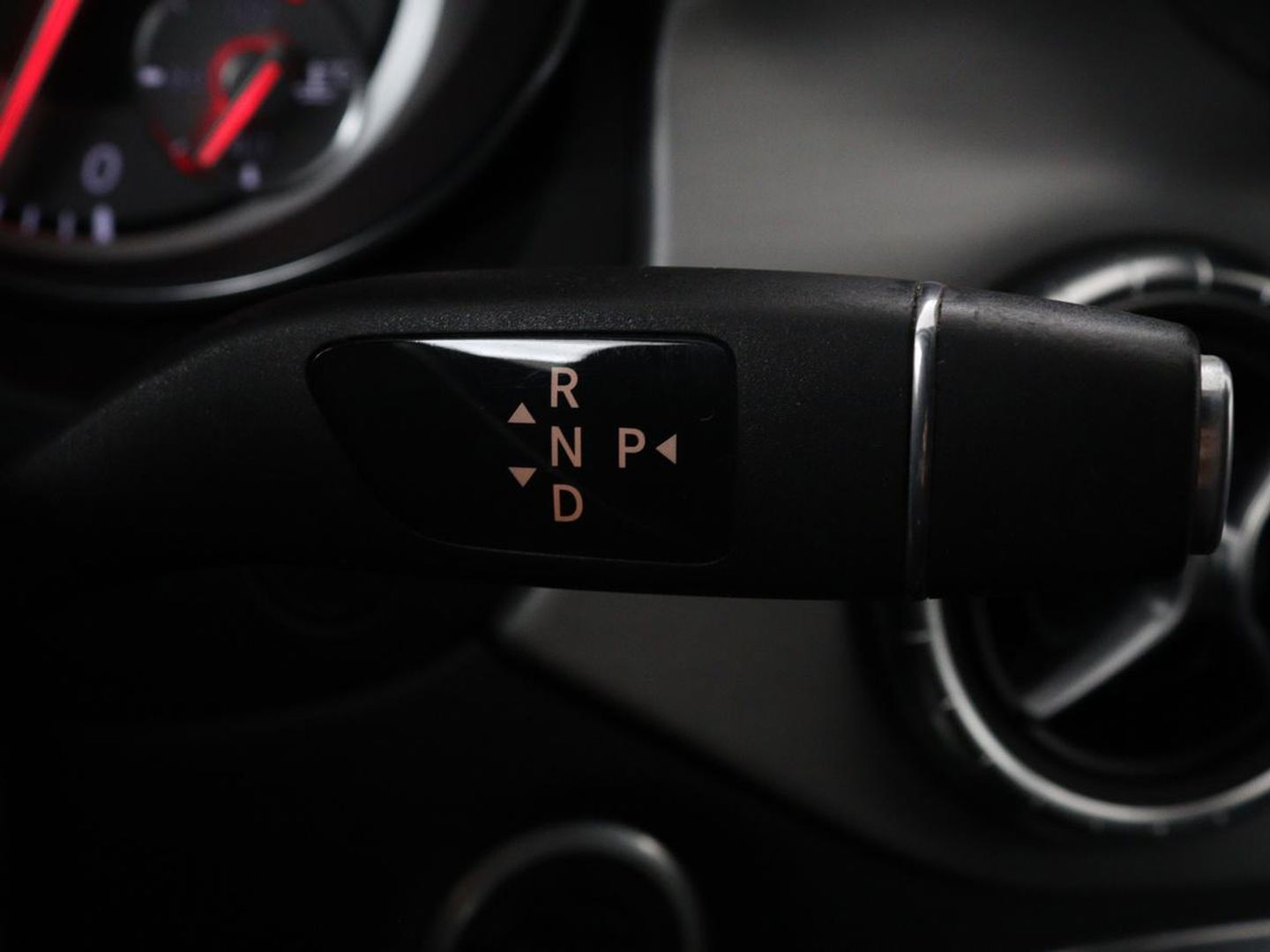 Mercedes-Benz CLA-Klasse Shooting Brake 200 OrangeArt Edition | Panoramadak | Camera | Stoelverwarming | Bleutooth | LMV 18 inch | LED | Cruise control | Alcantara