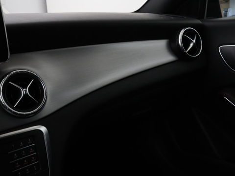 Mercedes-Benz CLA-Klasse Shooting Brake 200 OrangeArt Edition | Panoramadak | Camera | Stoelverwarming | Bleutooth | LMV 18 inch | LED | Cruise control | Alcantara