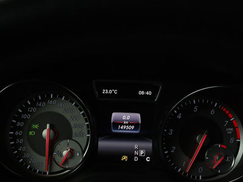Mercedes-Benz CLA-Klasse Shooting Brake 200 OrangeArt Edition | Panoramadak | Camera | Stoelverwarming | Bleutooth | LMV 18 inch | LED | Cruise control | Alcantara