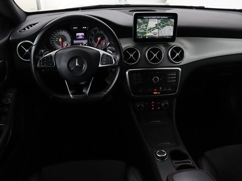 Mercedes-Benz CLA-Klasse Shooting Brake 200 OrangeArt Edition | Panoramadak | Camera | Stoelverwarming | Bleutooth | LMV 18 inch | LED | Cruise control | Alcantara