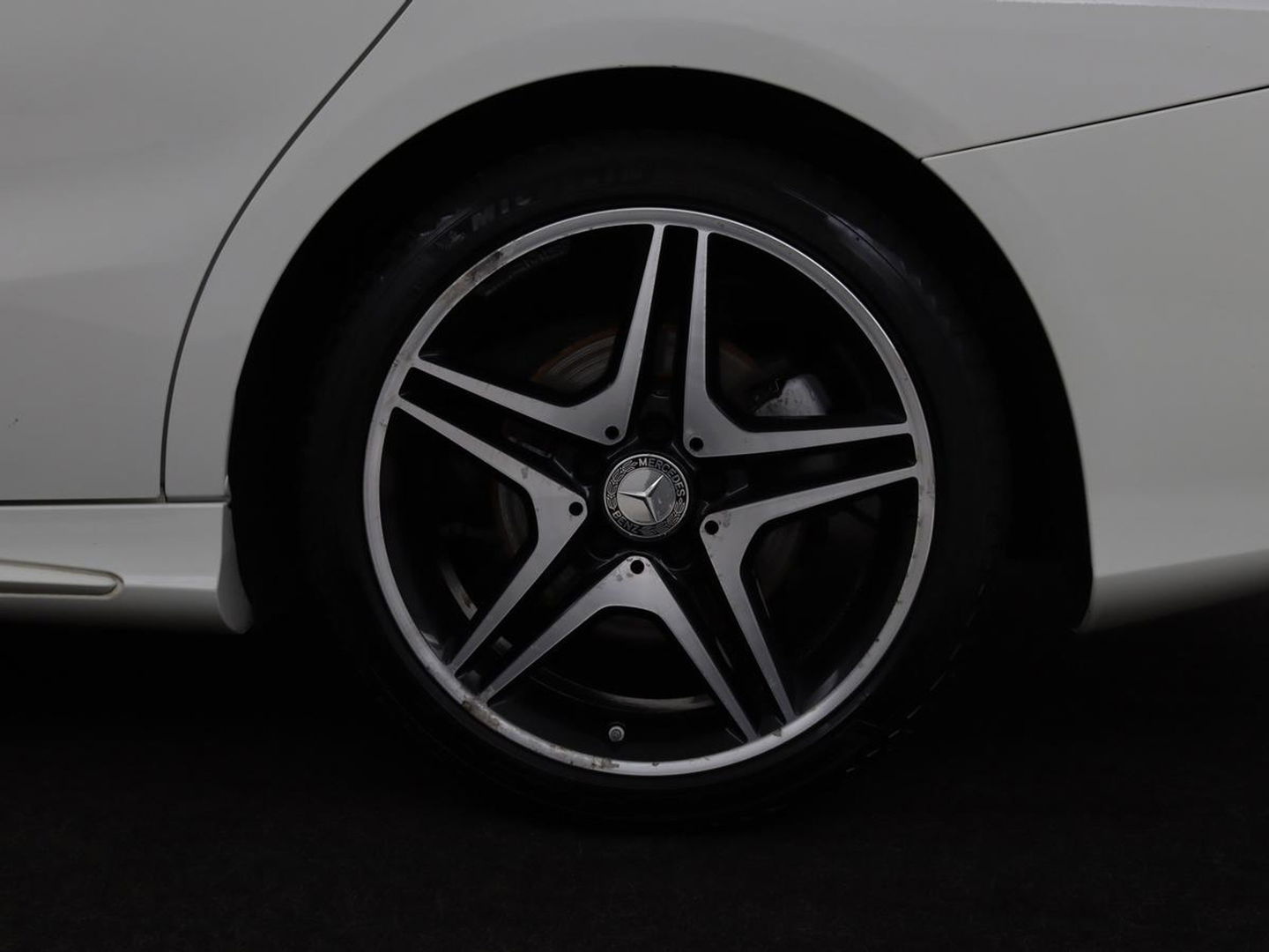 Mercedes-Benz CLA-Klasse Shooting Brake 200 OrangeArt Edition | Panoramadak | Camera | Stoelverwarming | Bleutooth | LMV 18 inch | LED | Cruise control | Alcantara
