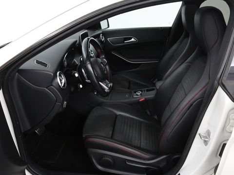 Mercedes-Benz CLA-Klasse Shooting Brake 200 OrangeArt Edition | Panoramadak | Camera | Stoelverwarming | Bleutooth | LMV 18 inch | LED | Cruise control | Alcantara