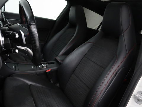 Mercedes-Benz CLA-Klasse Shooting Brake 200 OrangeArt Edition | Panoramadak | Camera | Stoelverwarming | Bleutooth | LMV 18 inch | LED | Cruise control | Alcantara